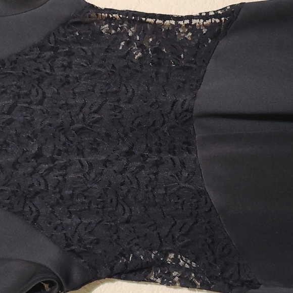 Bongo Lace Bodycon Dress - Picture 8 of 8